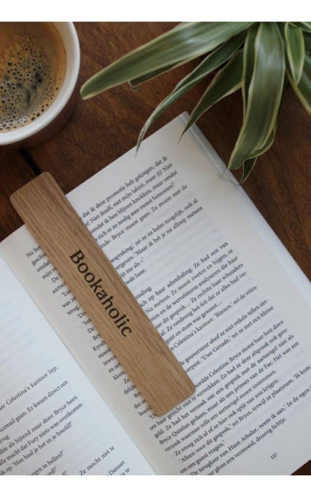 Houten boekenlegger 'Bookaholic'