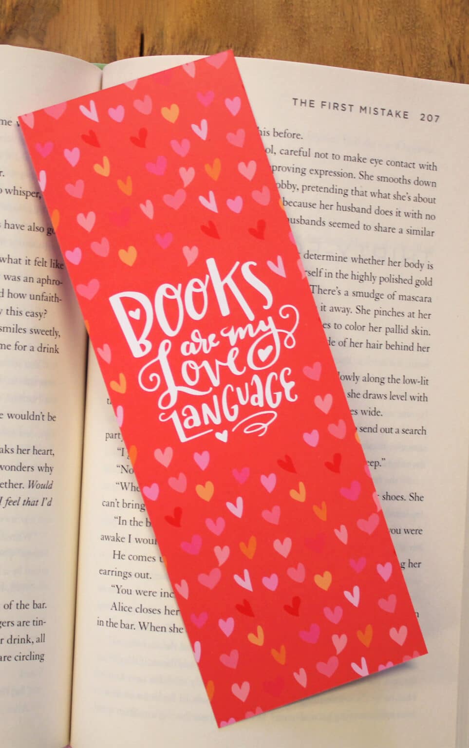 Boekenlegger 'Books are my Love Language' | Je vind hem bij So Many Pages